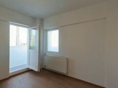 Titan, 1 Decembrie, apropiere metrou, 4 camere