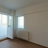 Titan, 1 Decembrie, apropiere metrou, 4 camere